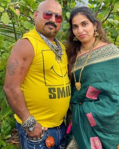 Ulhas kamathe with his wife janhavi