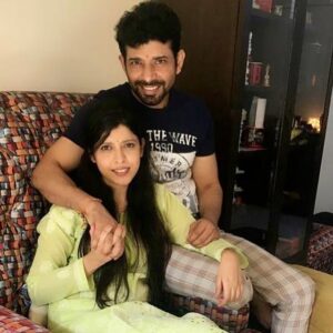 vineet kumar singh on rakhi with her sister