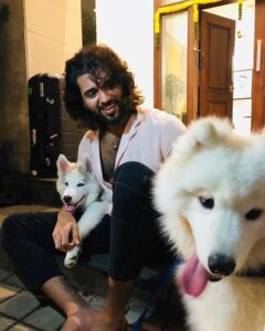 vijay deverakonda with his dog