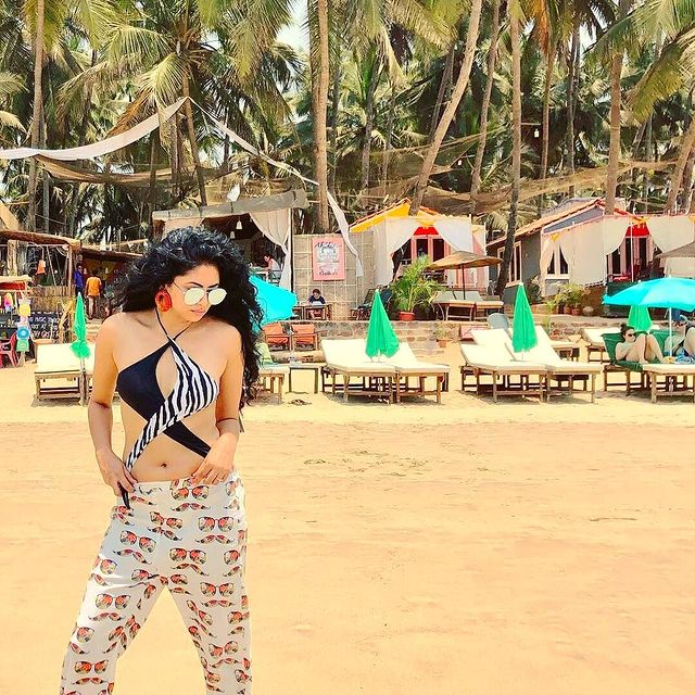 Hot kavita kaushik at beach