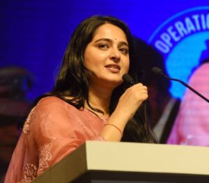 anushka shetty height and weight